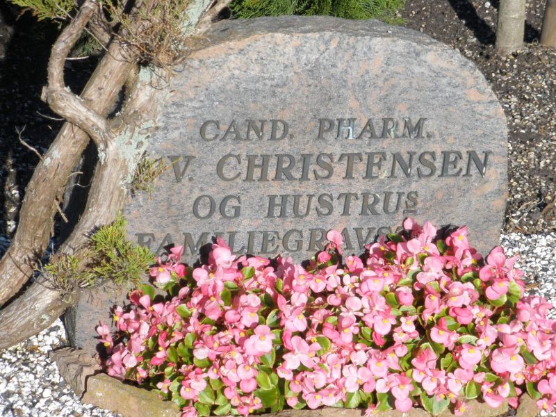 V. Christensen's familiegravsted.JPG